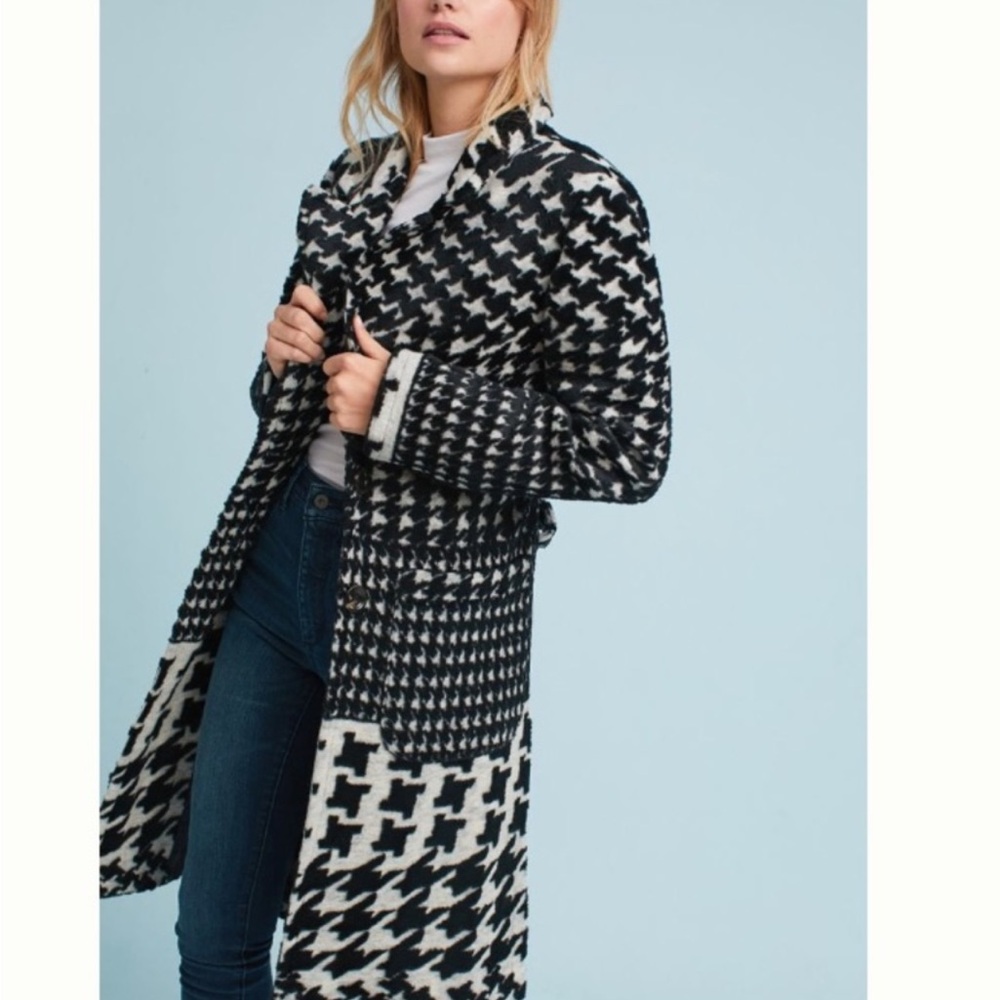 SOLD——Anthropologie Black and White Houndstooth Women’s Sweater Coat